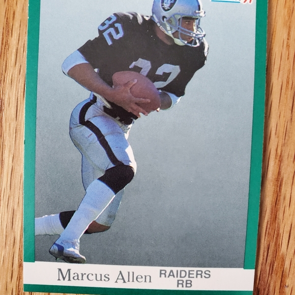 Football Cards - Picture 6 of 16